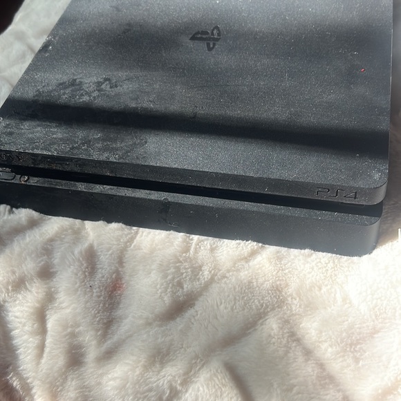 PS4 - Picture 2 of 2